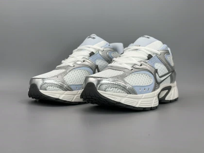 کتانی نایکی وی5 کی رانر سفید سیلور آبی /Nike v5k