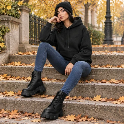 پکیج هودی کلاهدار و جیب‌دار مدل ZARAKA + نیم بوت زنانه مشکی مدل Roxana