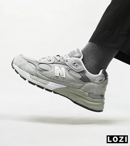 کفش کتانی طوسی سبز Newbalance 992