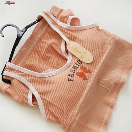 ست نیم‌تنه و شورت ورزشی زنانه گلبهی مدل 4620