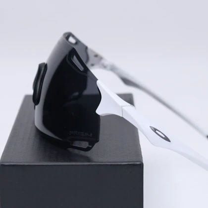 عینک از برند OAKLEY کد 181438