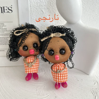سرکلیدی عروسک دختر مو فرفری در رنگ بندی مختلف