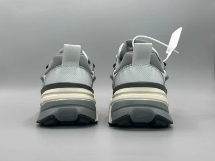 کتانی نایکی وی 2 کی ران نقره ای سفید کرم/Nike v2k