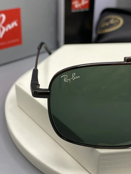 عینک آفتابی ری‌بن RB8096 کلاسیک رنگ مشکی شیشه UV400 و ظاهر خاص