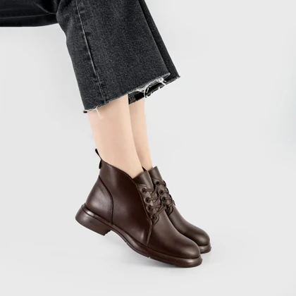 بوت و نیم بوت زنانه و دخترانه مدل بندی بغل زیپ نیم ساق رنگ قهوه ای تیره کد M668