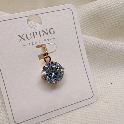 پلاک ژوپینگ تک نگین درشت (سولیتر طلایی) | شکوه یک الماس تمام عیار