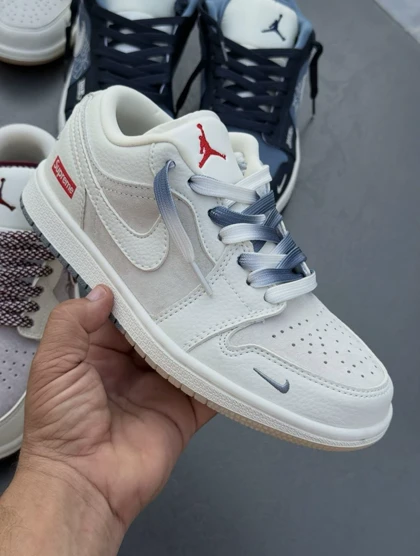کتانی ویتنامی نایک ایر جردن وان لو سوپریم سفید کرمNike Air Jordan 1 Low Supreme Sail Grey
