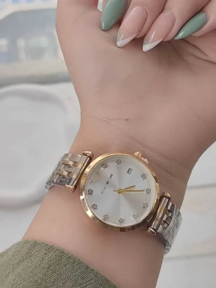 ساعت مچی زنانه کلاسیک با طراحی دورنگ