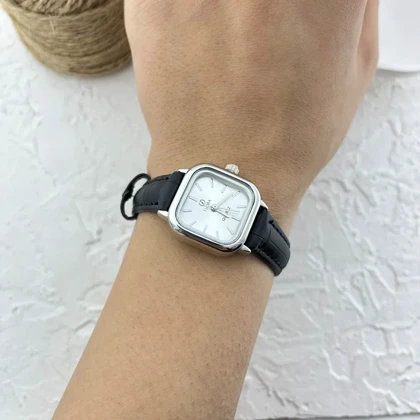 ساعت مچی زنانه طرح فلورا، ظرافت در اوج سادگی