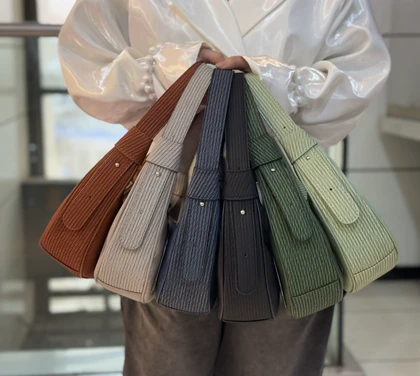 کیف پاسپورتی هلالی راه راه