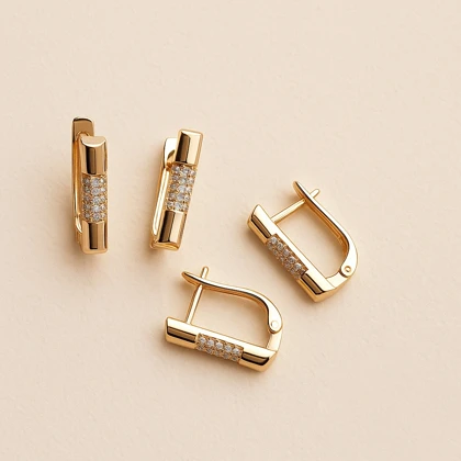 گوشواره ژوپینگ زنانه طلایی با نگین ظریف براق | مدل قفلی شیک و رسمی