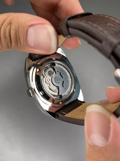 ساعت مچی سیکو دو تقویم بند چرمی صفحه سبز Seiko