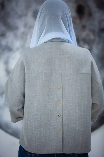 مانتو صوفیا اسلپ پشت دکمه چوبی