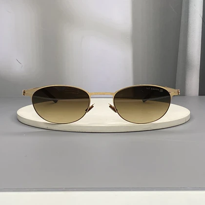 عینک آفتابی آیس‌برلین با فریم تیتانیوم انعطاف‌پذیر و لنز پلی‌کربنات UV400 نشکن ic! berlin