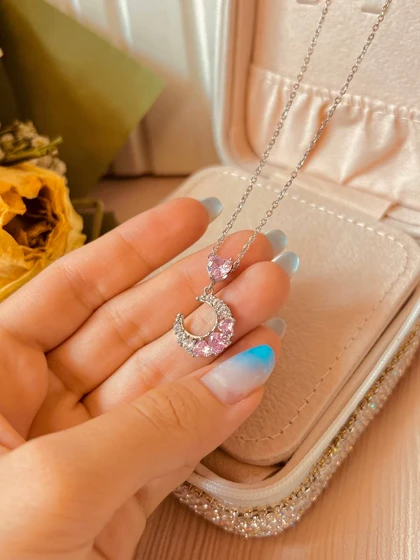 گردنبند ماه صورتی