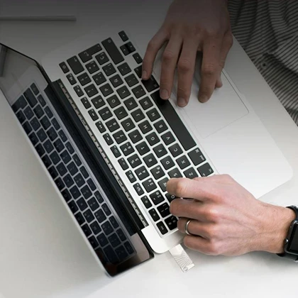 فلش مموری نتاک Netac مدل UM1 ظرفیت 64 گیگابایت USB 3.2