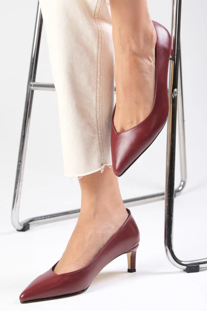 کفش پاشنه‌بلند کلاسیک زنانه میوگوستو mio-gusto