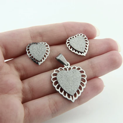 نیم ست بدون زنجیر طرح قلب