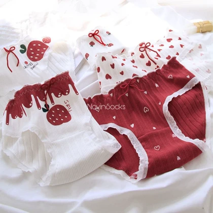 شورت کبریتی طرح توت فرنگی قرمز