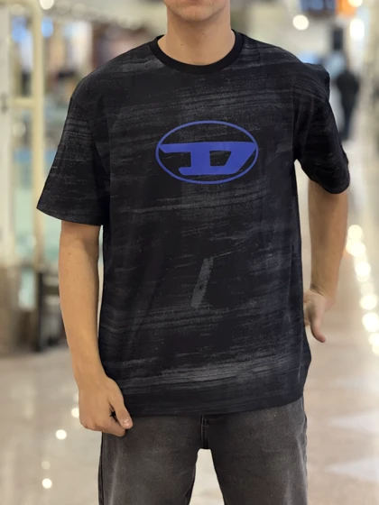 تیشرت لش پیسوله ای دیزل رنگ مشکی با چاپ آبی-خفن