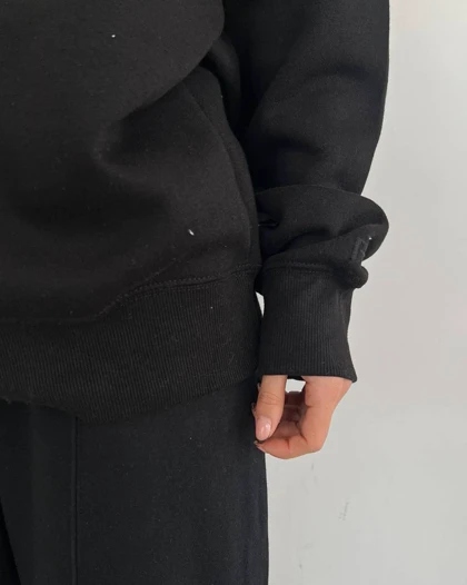 نیم زیپ مشکی برند pull&bear🖤
