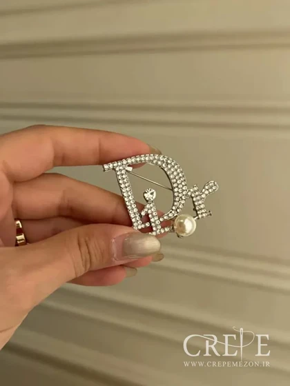 گل سینه دیور مرواریدی