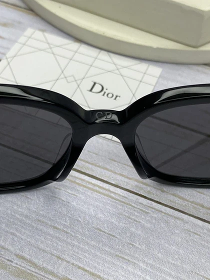 عینک آفتابی دیور مدل 30 DSGTS7FXR 10A0 فریم استات و کائوچو، عدسی پلی‌کربنات UV400 با طراحی لوکس و کیفیت عالی
