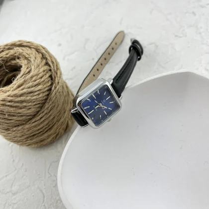 ساعت مچی زنانه فلورا، ظرافت در یک قاب مربعی