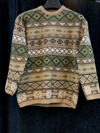 پلیور بافتنی وینتیج رنگ سبز و کرم طرح سنتی ایرانی فوق‌العاده شیک باکسی