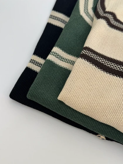 بافت راه راه جلو دکمه‌دار