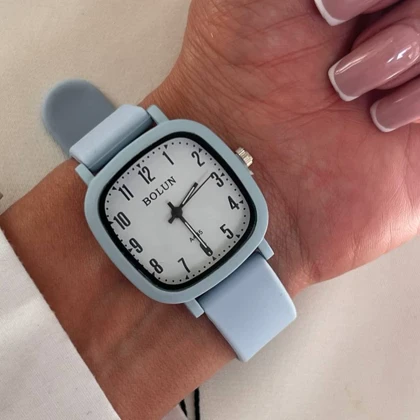 ساعت مچی زنانه برند بولون کلاسیک بند سیلیکونی آبی
