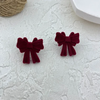 گوشواره زنانه مخملی طرح پاپیون، انتخابی شیک برای بانوان