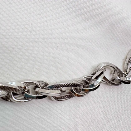 گردنبند زنجیری برند شین مدل «بیضی تراش‌دار» | با آبکاری رادیوم و درخشش نقره‌ای