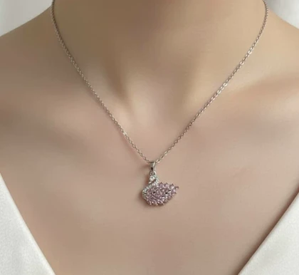 گردنبند نگین‌دار قو