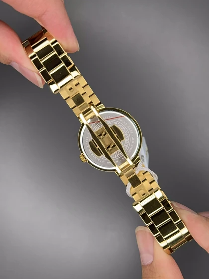 ساعت مچی ورساچه دورحکاکی طلایی صفحه سفید Versace