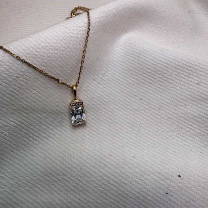 گردنبند استیل طرح «سولیتر مستطیلی» (تراش امرالد) | ساده و کلاسیک