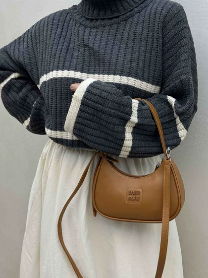 کیف هلالی MIU MIU