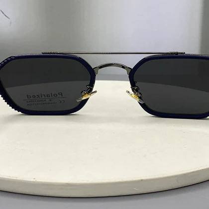 عینک آفتابی کررا با فریم فلز و کائوچو و لنز پلی‌کربنات پلاریزه UV400 Carrera Original