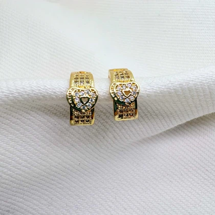 گوشواره برند شین مدل «ملکه قلب‌ها» | آبکاری طلای 24 عیار و درخشش الماس‌گونه