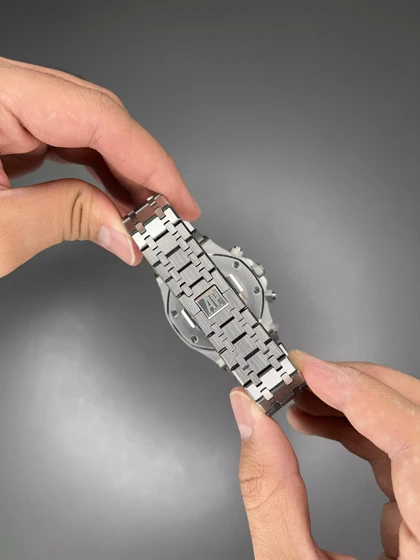 ساعت مچی اودمار پیگه کورنوگراف بند سیلور صفحه سفید Audemars Piguet