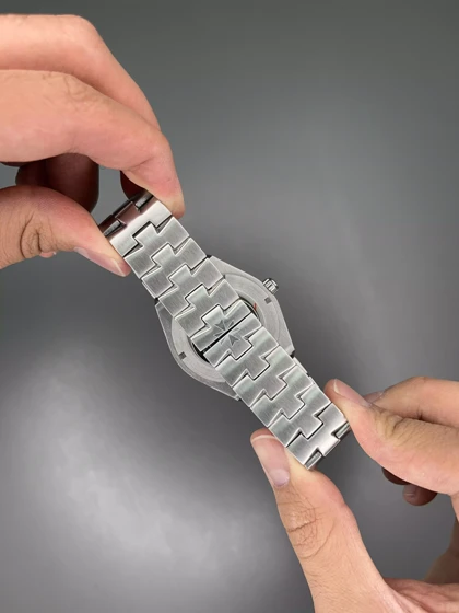 ساعت مچی وشرون کنستانتن اتوماتیک بند سیلور صفحه سرمه ای Vacheron Constantin