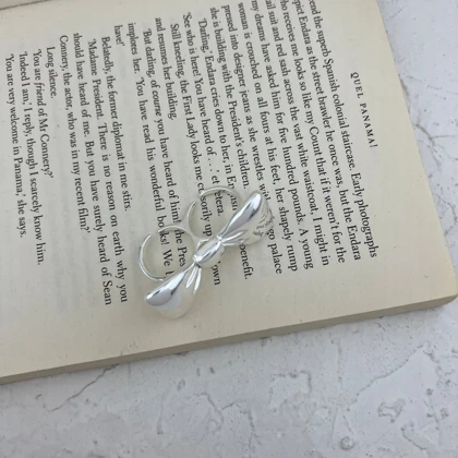 انگشتر زنانه با طرح خاص پاپیون دو انگشتی