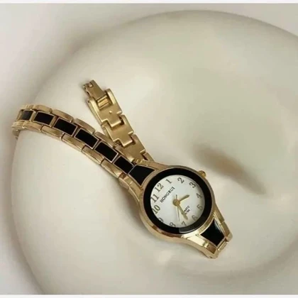 ساعت زنانه هانگری مشکی طلایی رنگ ثابت تضمین قیمت