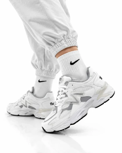 کفش کتانی زنانه مدل نیوبالانس 9060 سفید طوسی New Balance 9060