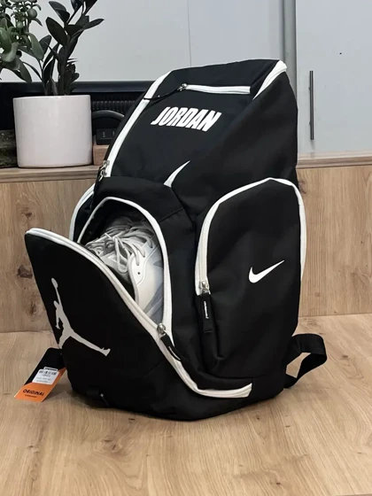 کوله پشتی جردن پارچه برزنتی مدل جا کفشی دار کد 1822