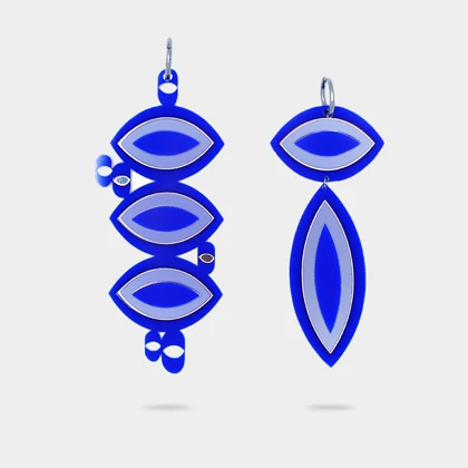 گوشواره چشم ها 3، پلگسی گلاس