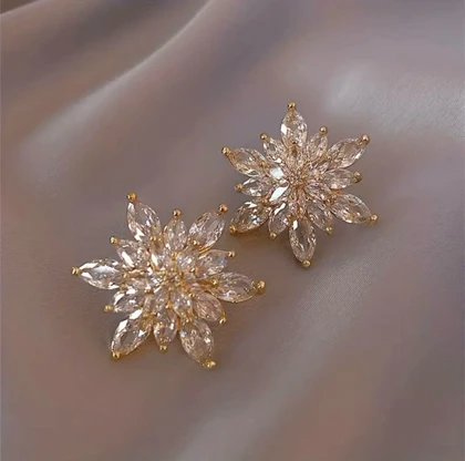 گوشواره طرح گل کریستالی