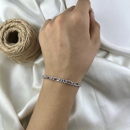 دستبند زنانه زنجیری مدل فیگارو طرح نقره‌ای ژوپینگ