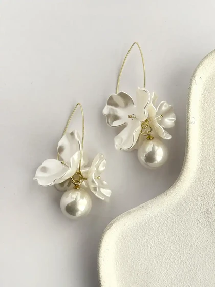 گوشواره حلقه‌ای گل مرواریدی