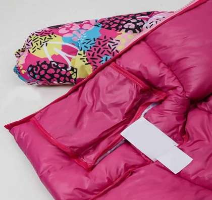 کاپشن طرح عشق دخترانه کلاهدار